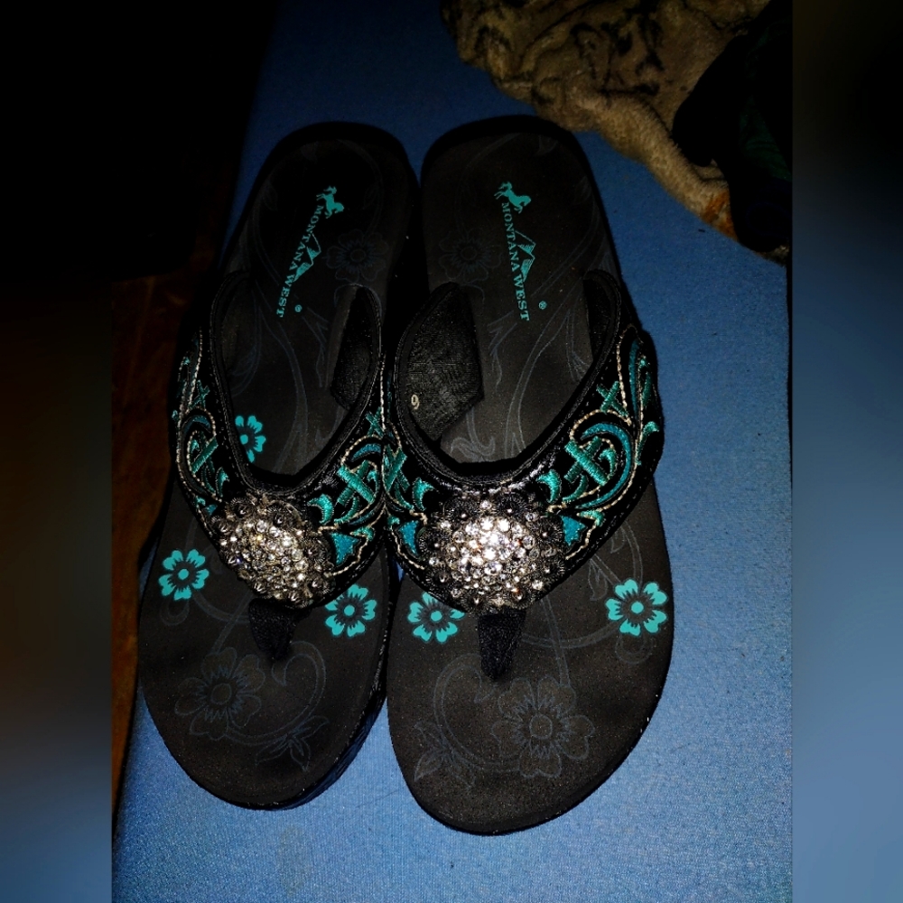 Montana West flip flops